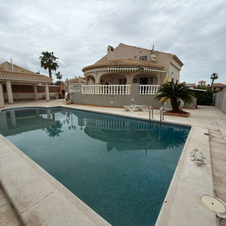 5 Bed 3 Bath Villa in Playa Flamenca - Caza De Casa