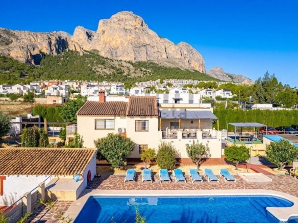6 Bedroom 5 Bathroom Villa Penthouse in Polop - Caza De Casa