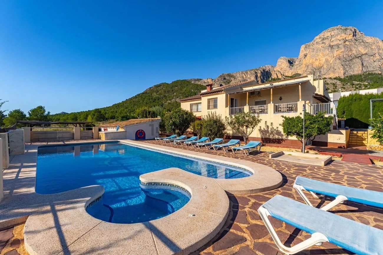 6 Bedroom 5 Bathroom Villa Penthouse in Polop - Caza De Casa