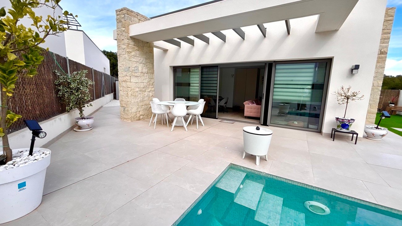 3 Bedroom 2 Bathroom Villa in San Miguel de Salinas - Caza De Casa