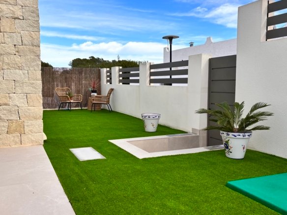 3 Bedroom 2 Bathroom Villa in San Miguel de Salinas - Caza De Casa