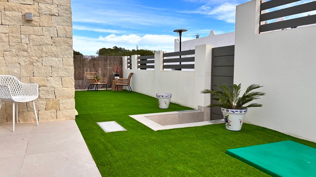 3 Bedroom 2 Bathroom Villa in San Miguel de Salinas - Caza De Casa