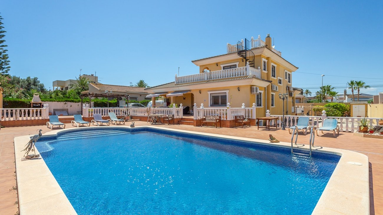 6 Bed 6 Bath Villa in Torrevieja - Caza De Casa