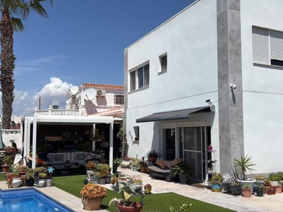 2 Bedroom 2 Bathroom Villa in Torrevieja - Caza De Casa
