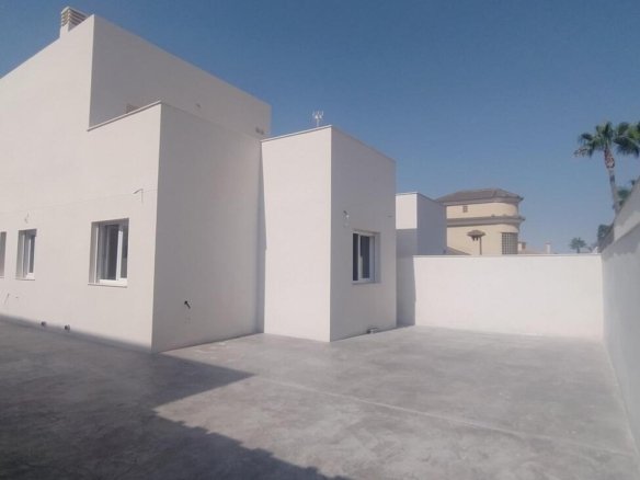 3 Bedroom 2 Bathroom Villa Penthouse in Torrevieja - Caza De Casa