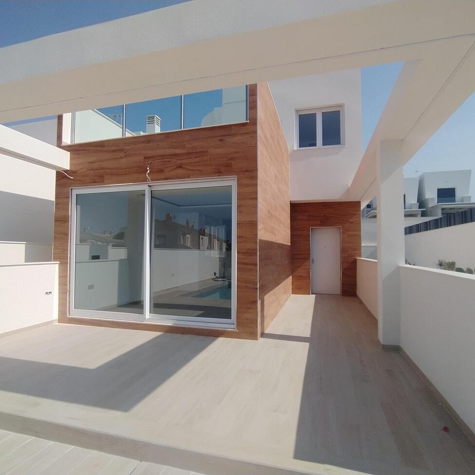 3 Bedroom 2 Bathroom Villa Penthouse in Torrevieja - Caza De Casa
