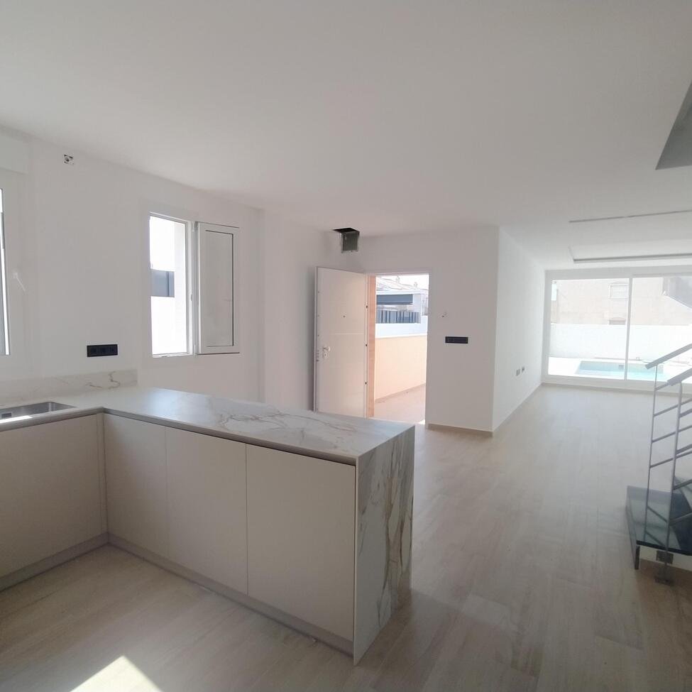 3 Bedroom 2 Bathroom Villa Penthouse in Torrevieja - Caza De Casa