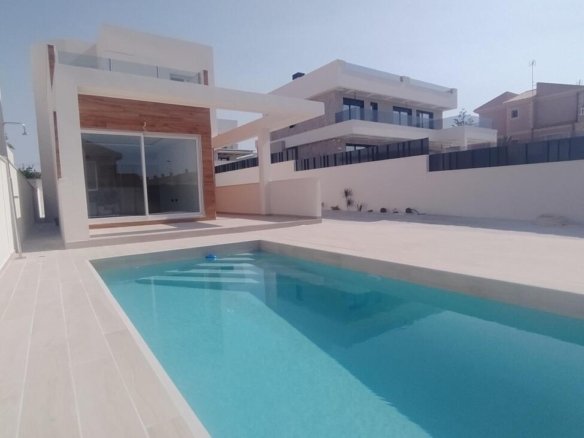 3 Bedroom 2 Bathroom Villa Penthouse in Torrevieja - Caza De Casa