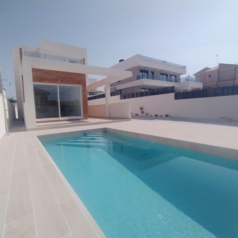 3 Bedroom 2 Bathroom Villa Penthouse in Torrevieja - Caza De Casa