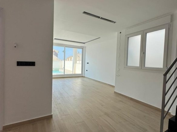3 Bedroom 2 Bathroom Villa Penthouse in Torrevieja - Caza De Casa
