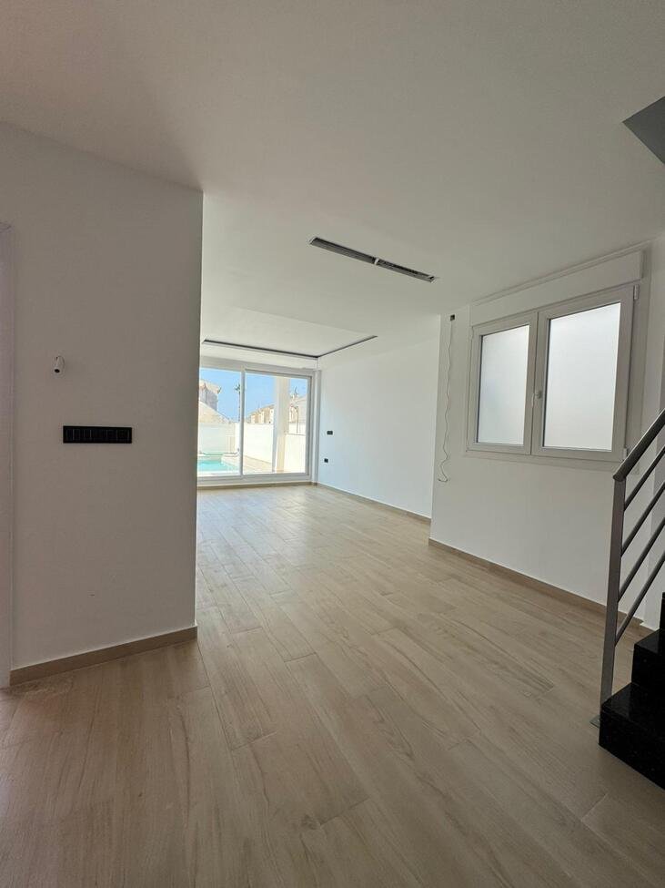 3 Bedroom 2 Bathroom Villa Penthouse in Torrevieja - Caza De Casa