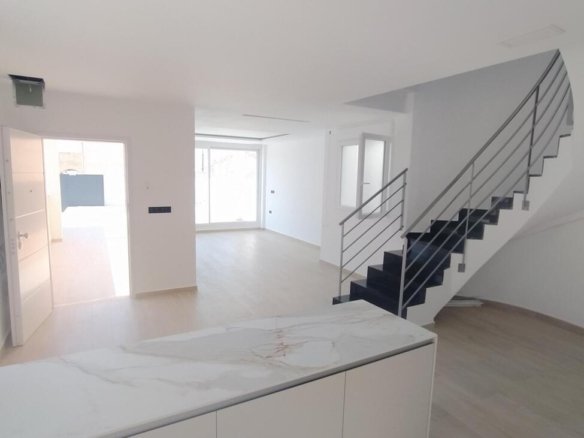 3 Bedroom 2 Bathroom Villa Penthouse in Torrevieja - Caza De Casa