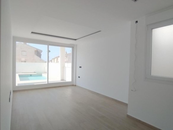 3 Bedroom 2 Bathroom Villa Penthouse in Torrevieja - Caza De Casa