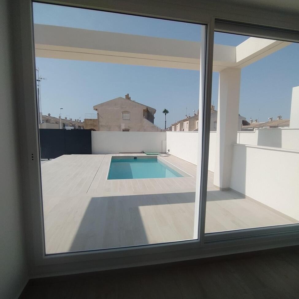 3 Bedroom 2 Bathroom Villa Penthouse in Torrevieja - Caza De Casa