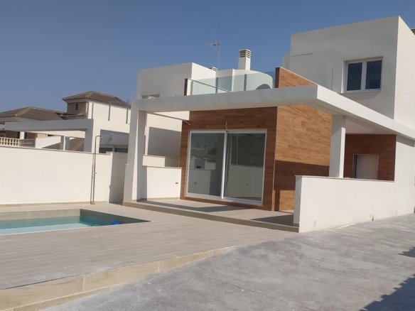 3 Bedroom 2 Bathroom Villa Penthouse in Torrevieja - Caza De Casa