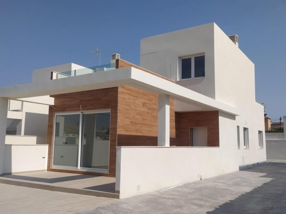 3 Bedroom 2 Bathroom Villa Penthouse in Torrevieja - Caza De Casa