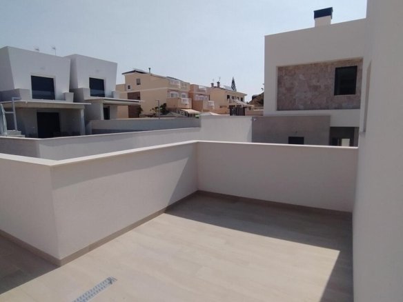 3 Bedroom 2 Bathroom Villa Penthouse in Torrevieja - Caza De Casa