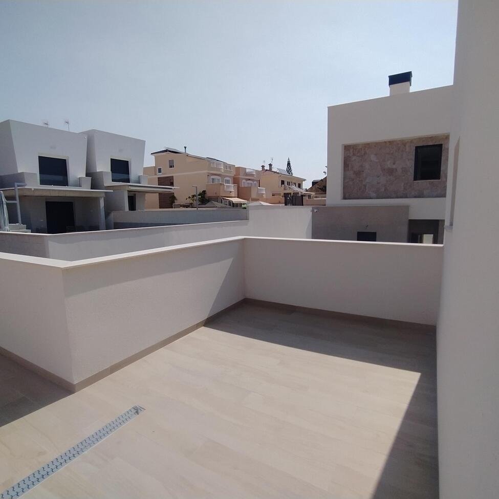 3 Bedroom 2 Bathroom Villa Penthouse in Torrevieja - Caza De Casa