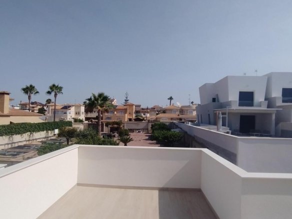 3 Bedroom 2 Bathroom Villa Penthouse in Torrevieja - Caza De Casa