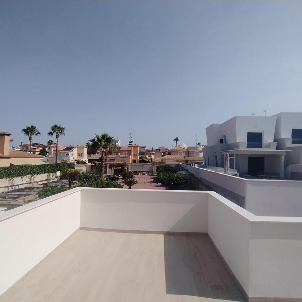 3 Bedroom 2 Bathroom Villa Penthouse in Torrevieja - Caza De Casa