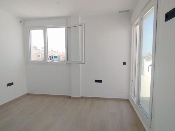 3 Bedroom 2 Bathroom Villa Penthouse in Torrevieja - Caza De Casa