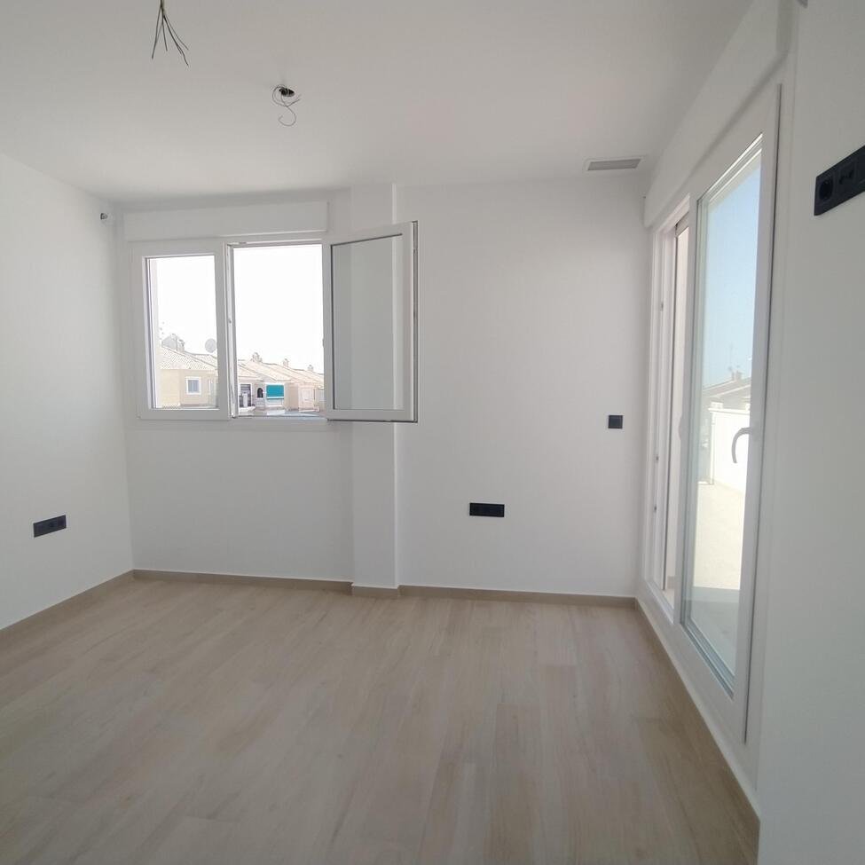 3 Bedroom 2 Bathroom Villa Penthouse in Torrevieja - Caza De Casa