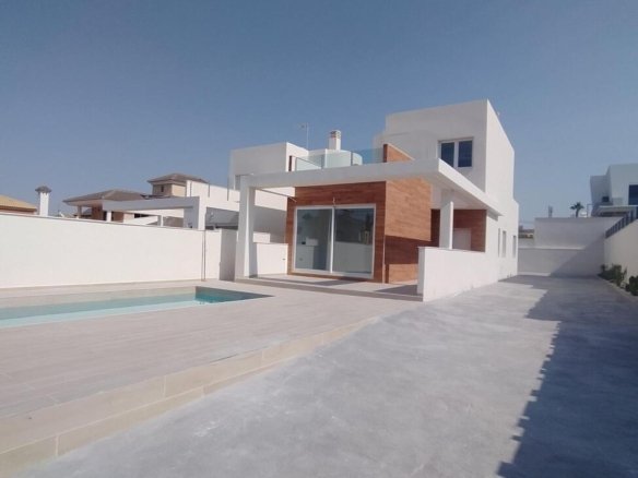 3 Bedroom 2 Bathroom Villa Penthouse in Torrevieja - Caza De Casa