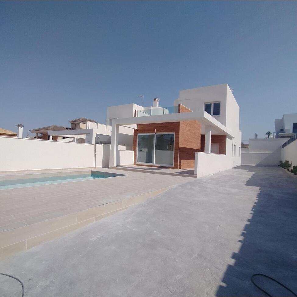 3 Bedroom 2 Bathroom Villa Penthouse in Torrevieja - Caza De Casa