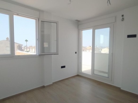 3 Bedroom 2 Bathroom Villa Penthouse in Torrevieja - Caza De Casa
