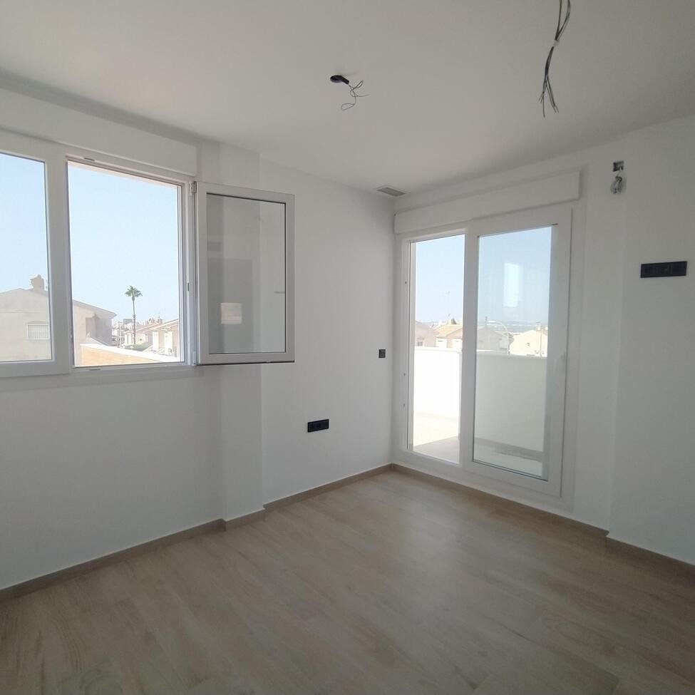 3 Bedroom 2 Bathroom Villa Penthouse in Torrevieja - Caza De Casa
