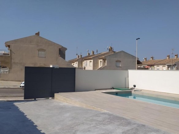 3 Bedroom 2 Bathroom Villa Penthouse in Torrevieja - Caza De Casa