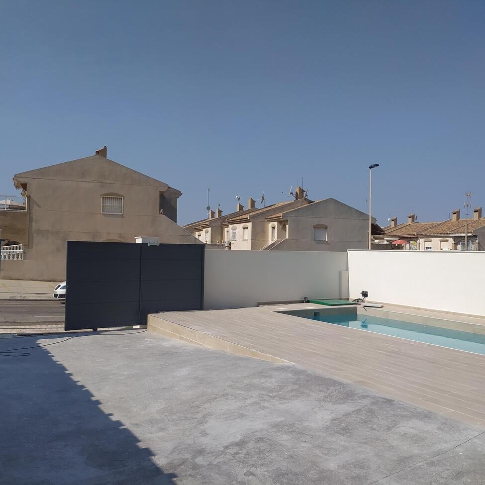 3 Bedroom 2 Bathroom Villa Penthouse in Torrevieja - Caza De Casa
