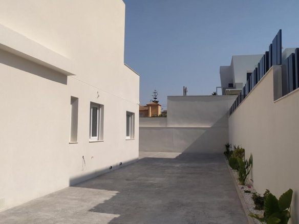3 Bedroom 2 Bathroom Villa Penthouse in Torrevieja - Caza De Casa