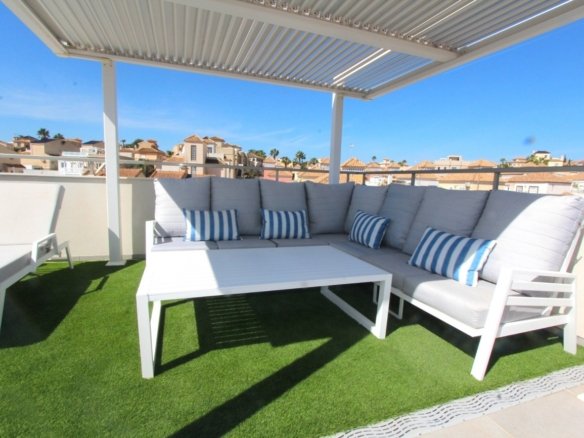 5 Bedroom 4 Bathroom Villa in Villamartin - Caza De Casa