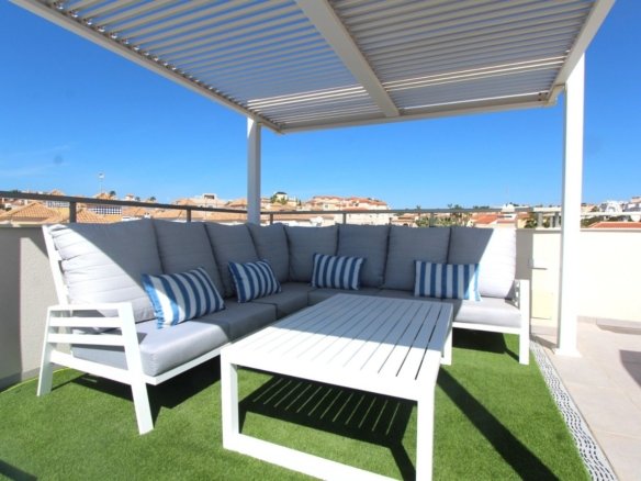 5 Bedroom 4 Bathroom Villa in Villamartin - Caza De Casa