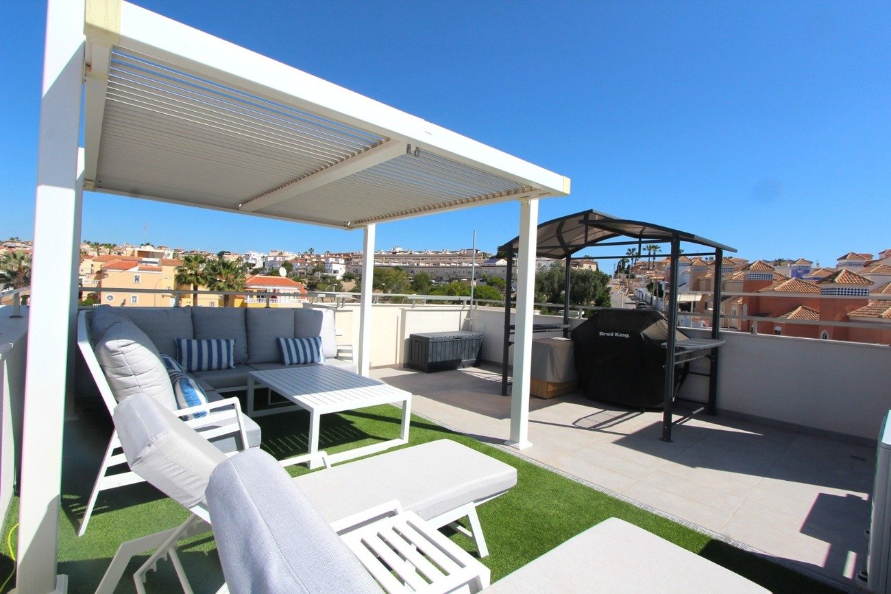 5 Bedroom 4 Bathroom Villa in Villamartin - Caza De Casa