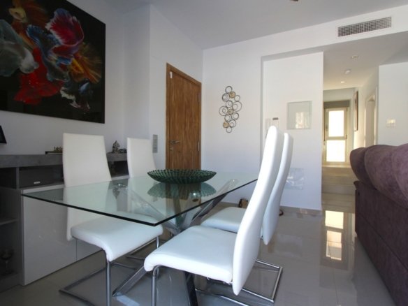 5 Bedroom 4 Bathroom Villa in Villamartin - Caza De Casa