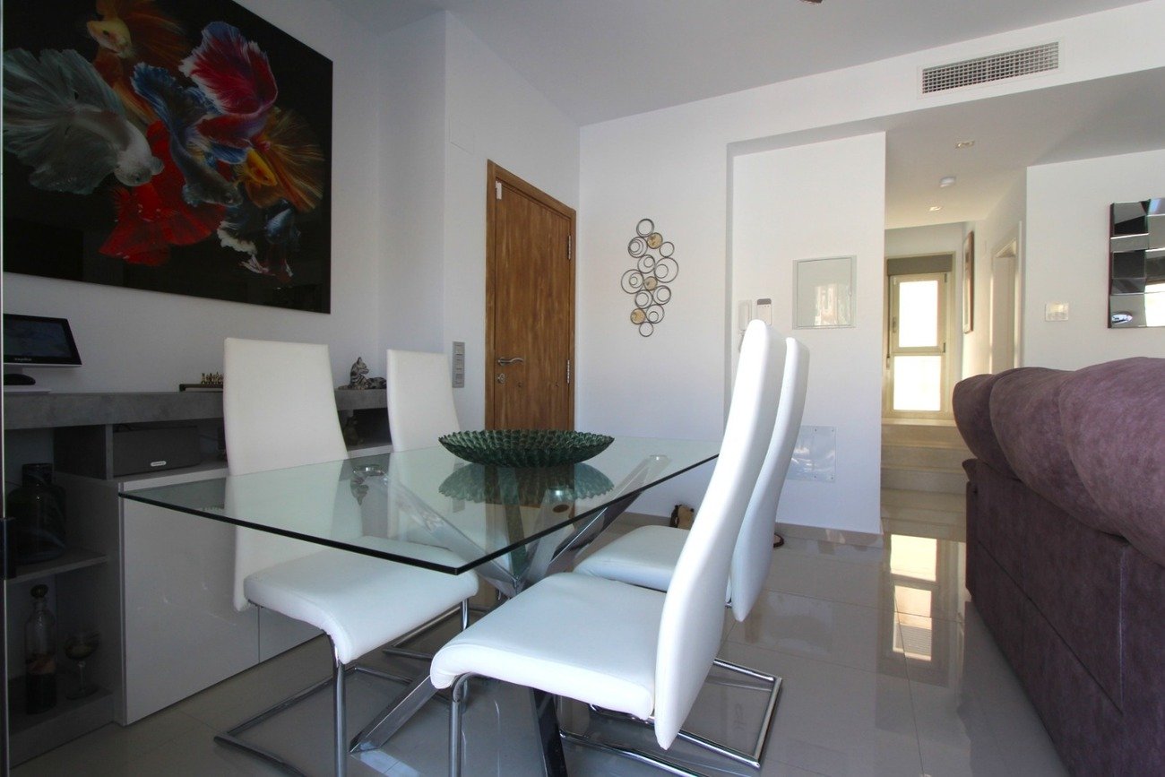 5 Bedroom 4 Bathroom Villa in Villamartin - Caza De Casa
