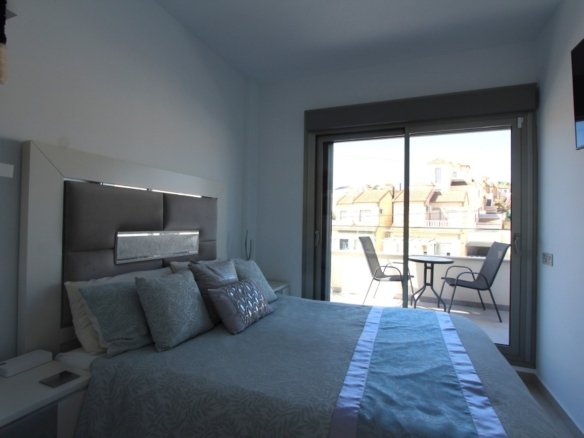 5 Bedroom 4 Bathroom Villa in Villamartin - Caza De Casa