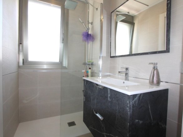 5 Bedroom 4 Bathroom Villa in Villamartin - Caza De Casa