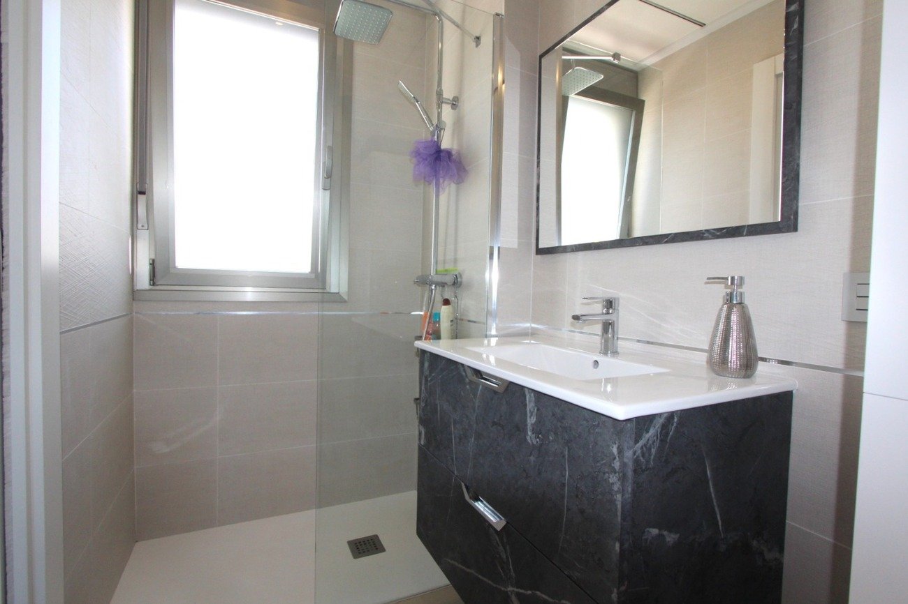 5 Bedroom 4 Bathroom Villa in Villamartin - Caza De Casa