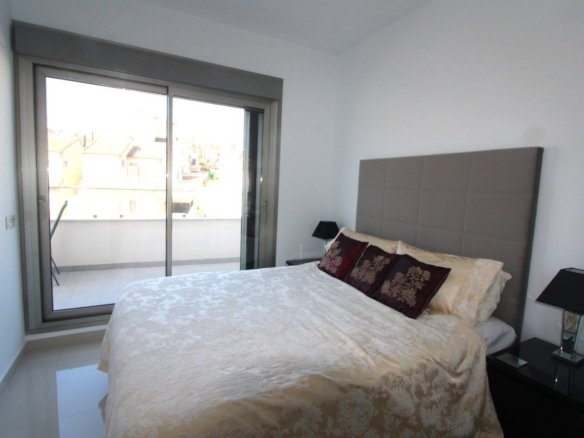5 Bedroom 4 Bathroom Villa in Villamartin - Caza De Casa