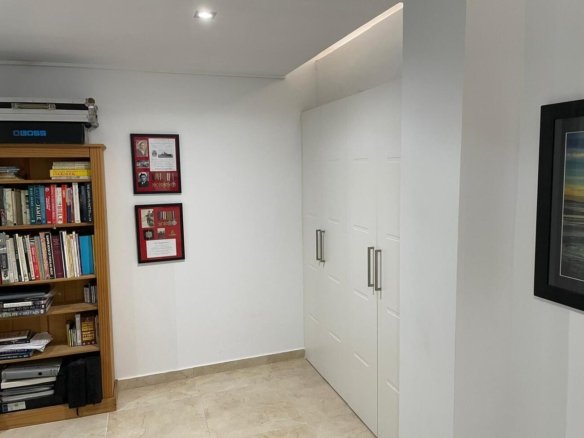 5 Bedroom 4 Bathroom Villa in Villamartin - Caza De Casa