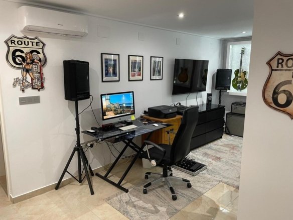 5 Bedroom 4 Bathroom Villa in Villamartin - Caza De Casa