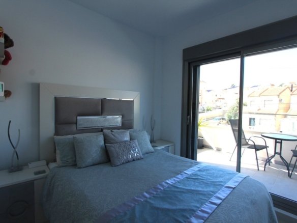5 Bedroom 4 Bathroom Villa in Villamartin - Caza De Casa