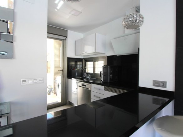 5 Bedroom 4 Bathroom Villa in Villamartin - Caza De Casa