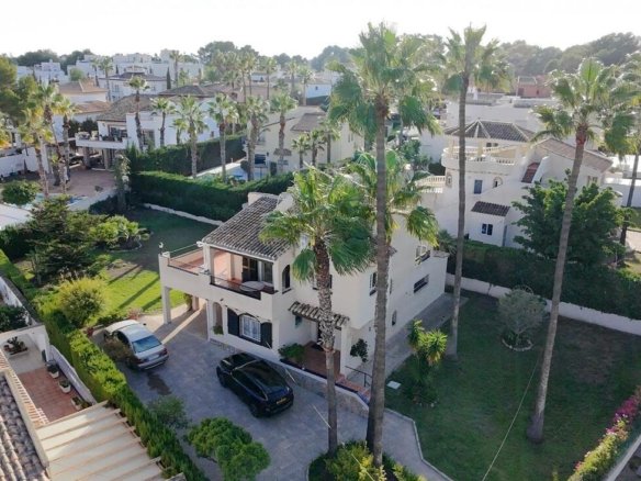 3 Bed 3 Bath Villa in Villamartin - Caza De Casa