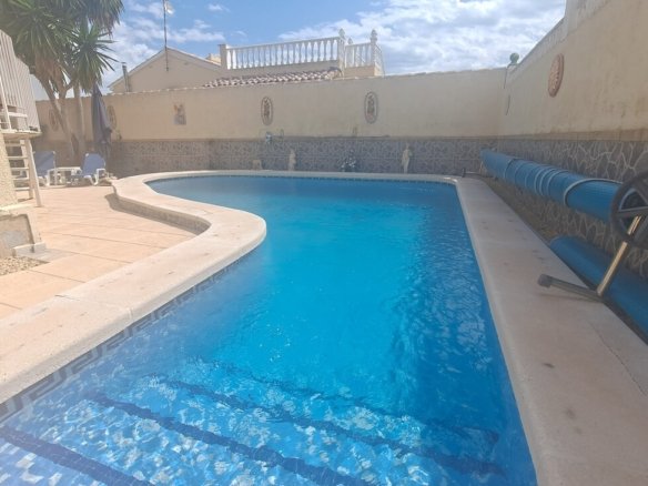 3 Bedroom 4 Bathroom Villa in Villamartin - Caza De Casa