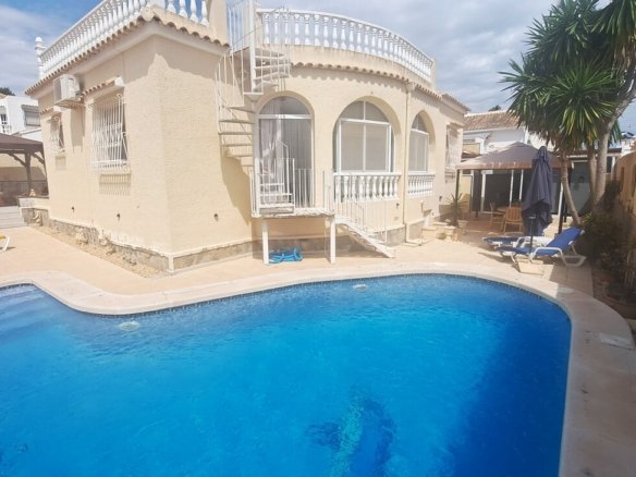 3 Bedroom 4 Bathroom Villa in Villamartin - Caza De Casa