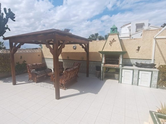 3 Bedroom 4 Bathroom Villa in Villamartin - Caza De Casa